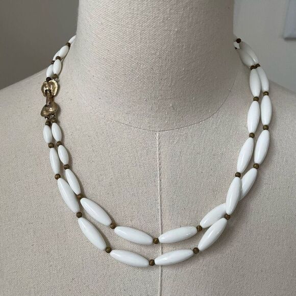 Vintage 50s 60s White Bead Gold Tone Double Strand Becklace - Picture 1 of 6